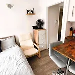 Light Studio With Kitchenette Close To Hyde Park